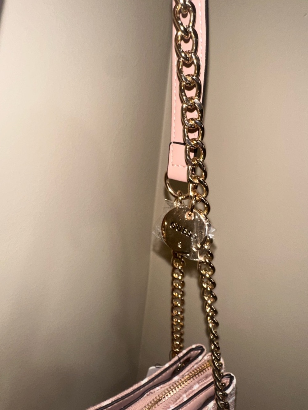 Guess - Picture 8 of 8